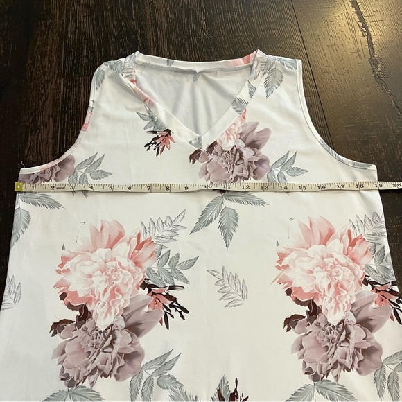 Like new white floral sleeveless top - Picture 5 of 8